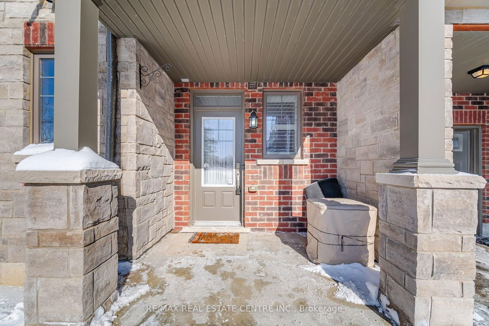 Townhouse sold at 48-1169 Garner Road, Hamilton, Ancaster, L9G 0G8 - MLS: X11978276