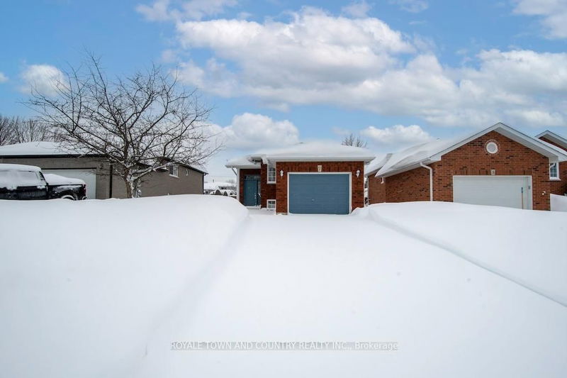 7 Midland Dr, Kawartha Lakes - Lindsay image-0-0