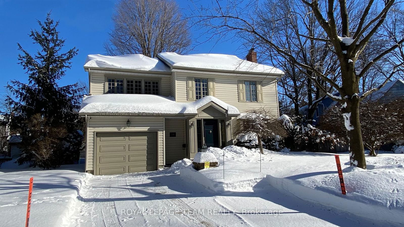 Detached House sold at 19 FARNHAM Crescent, Ottawa, Manor Park, K1K 0E9 - MLS: X11978485