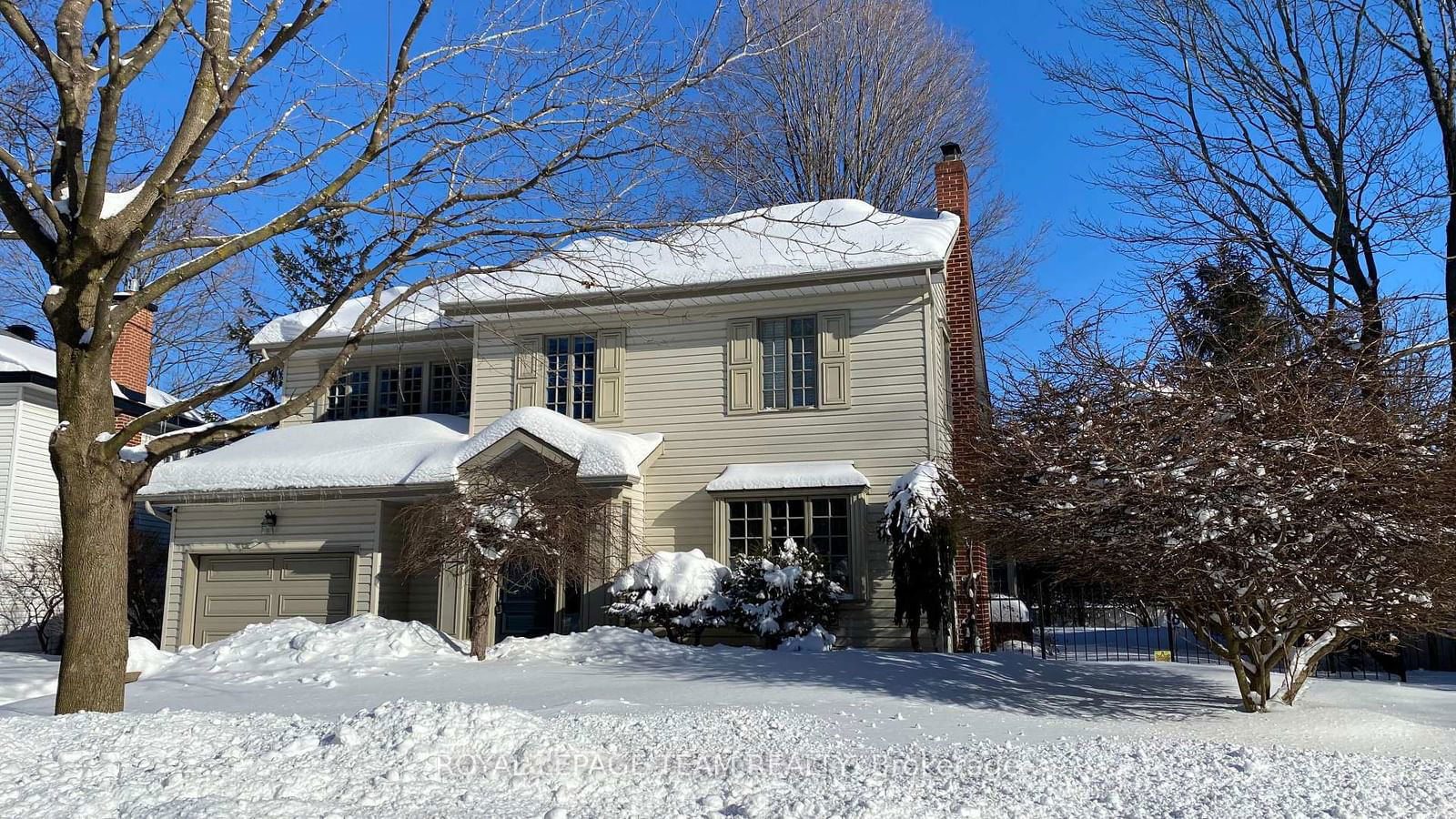 Detached House sold at 19 FARNHAM Crescent, Ottawa, Manor Park, K1K 0E9 - MLS: X11978485