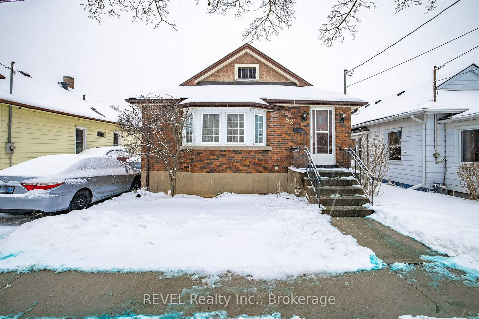 Detached House sold at 52 Leeper Street, St. Catharines, Western Hill, L2S 2N2 - MLS: X11978717