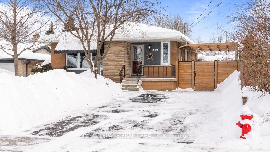 Detached House for sale at 209 San Francisco Avenue, Hamilton, Mountview, L9C 5P1 - MLS: X11979128