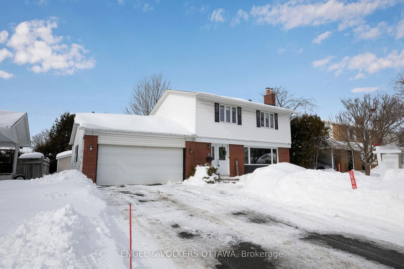 home for sale on 129 Abbeyhill Drive N
