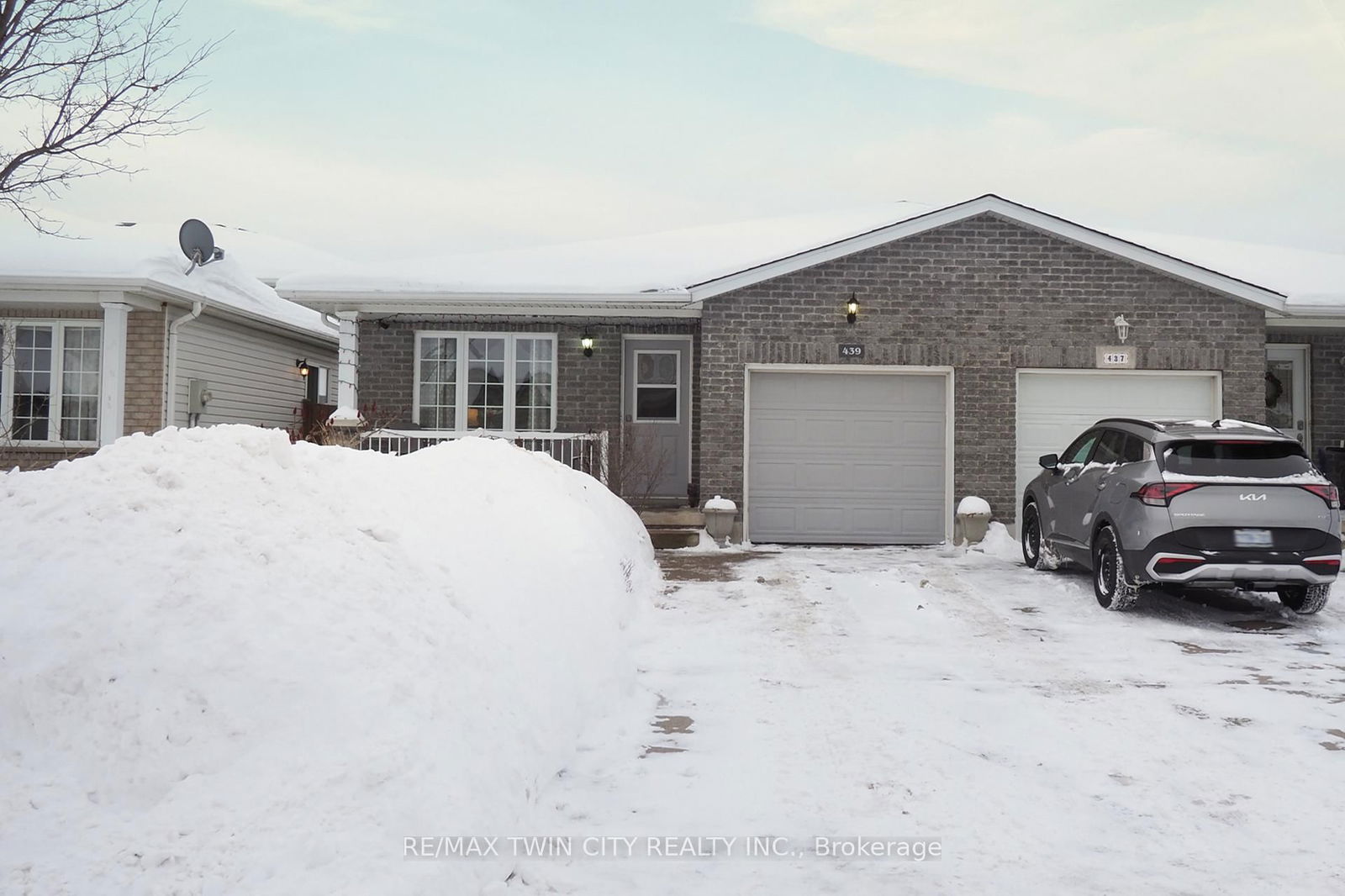 Semi-Detached House for sale at 439 Langlaw Drive, Cambridge, N1P 1H5 - MLS: X11979821