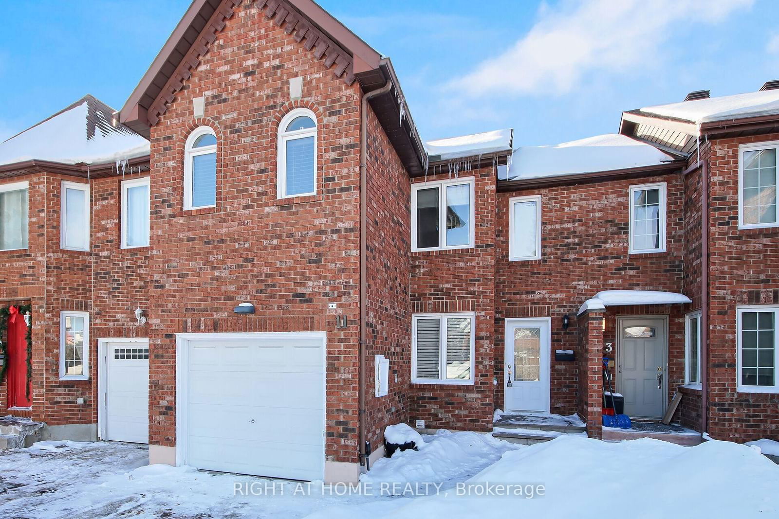 Townhouse for sale at 11 Hepburn Court, Kanata, 9002 - Kanata - Katimavik, K2L 3Z2 - MLS: X11979830