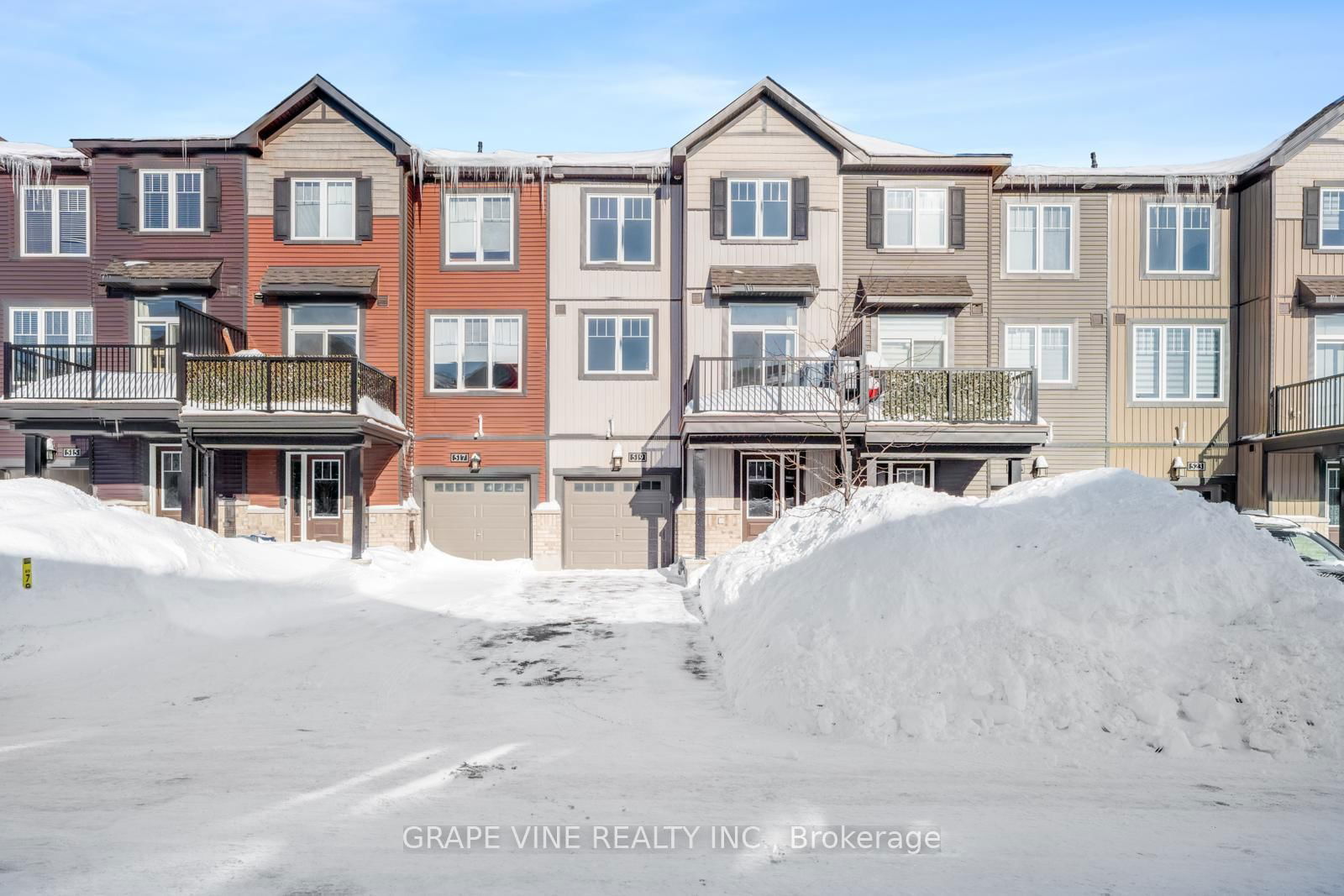 Townhouse sold at 519 Galmoy Way, Barrhaven, 7711 - Barrhaven - Half Moon Bay, K2J 6V1 - MLS: X11980030