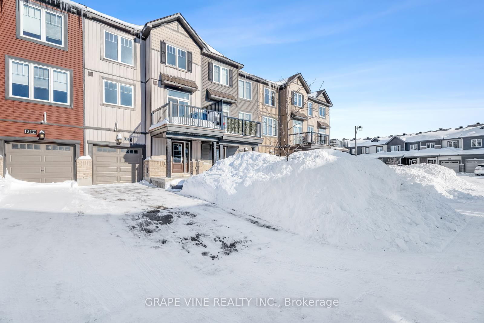 Townhouse sold at 519 Galmoy Way, Barrhaven, 7711 - Barrhaven - Half Moon Bay, K2J 6V1 - MLS: X11980030