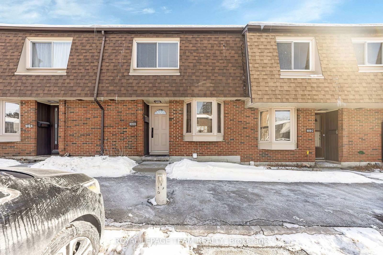 Townhouse for sale at B-909 Elmsmere Road, Ottawa, Beacon Hill South, K1J 8G4 - MLS: X11980081