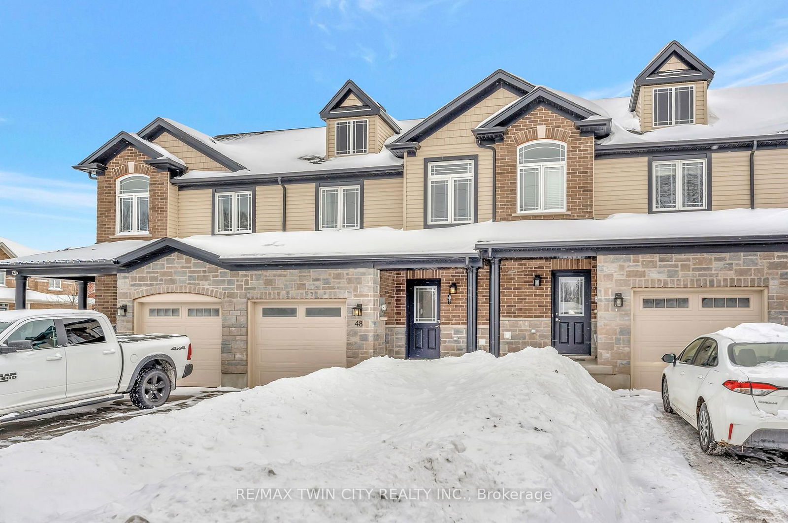 Townhouse sold at 48 Bawcutt Crescent, Brant, Paris, N3L 0G6 - MLS: X11980217