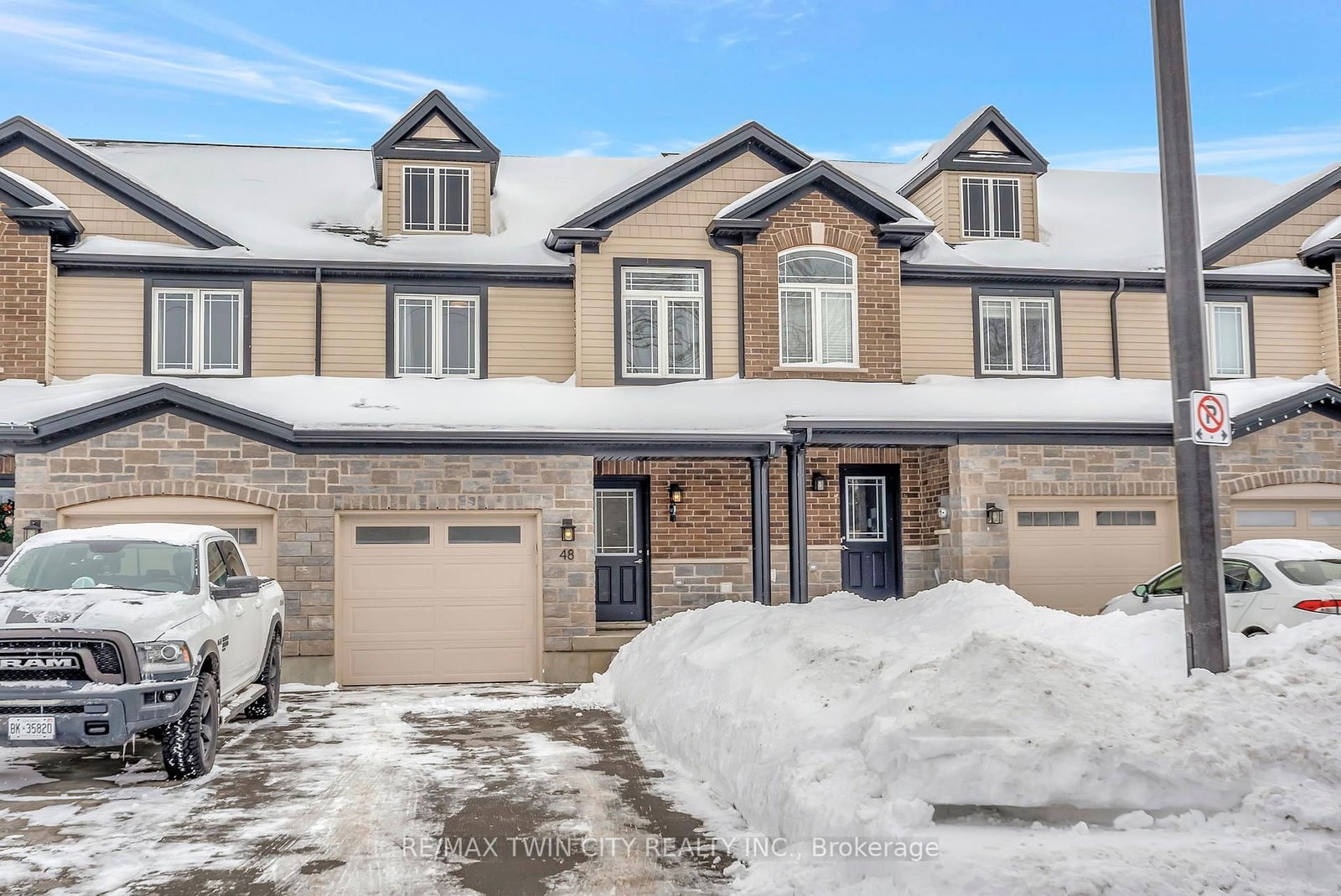 Townhouse sold at 48 Bawcutt Crescent, Brant, Paris, N3L 0G6 - MLS: X11980217