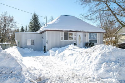Detached House sold at 8 Mary Street, Kawartha Lakes, Ontario, K0L 2W0 - Omemee - MLS: X11980341