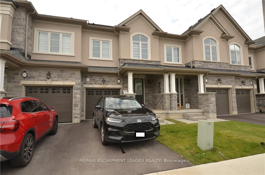 Townhouse for lease at 1051 Garner Road, Hamilton, Ancaster, L9G 0G9 - MLS: X11980415