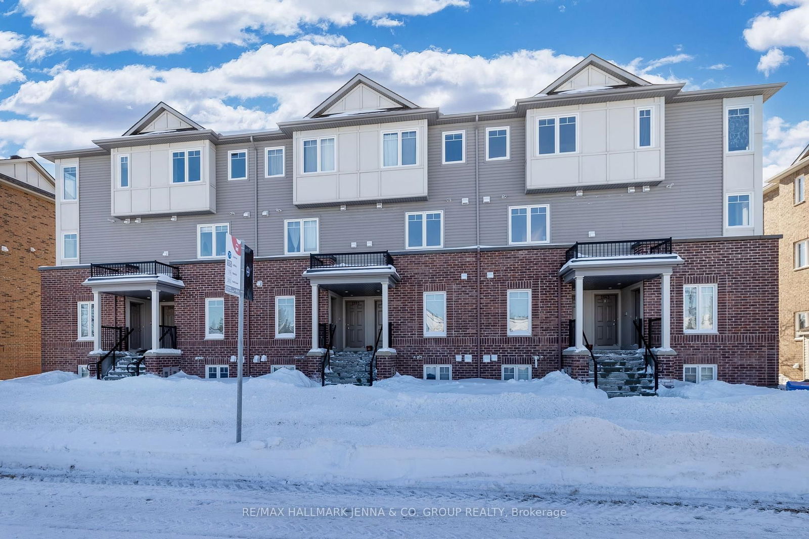 Townhouse sold at 2561 Longfields Road, Barrhaven, 7708 - Barrhaven - Stonebridge, K2J 0V1 - MLS: X11980593