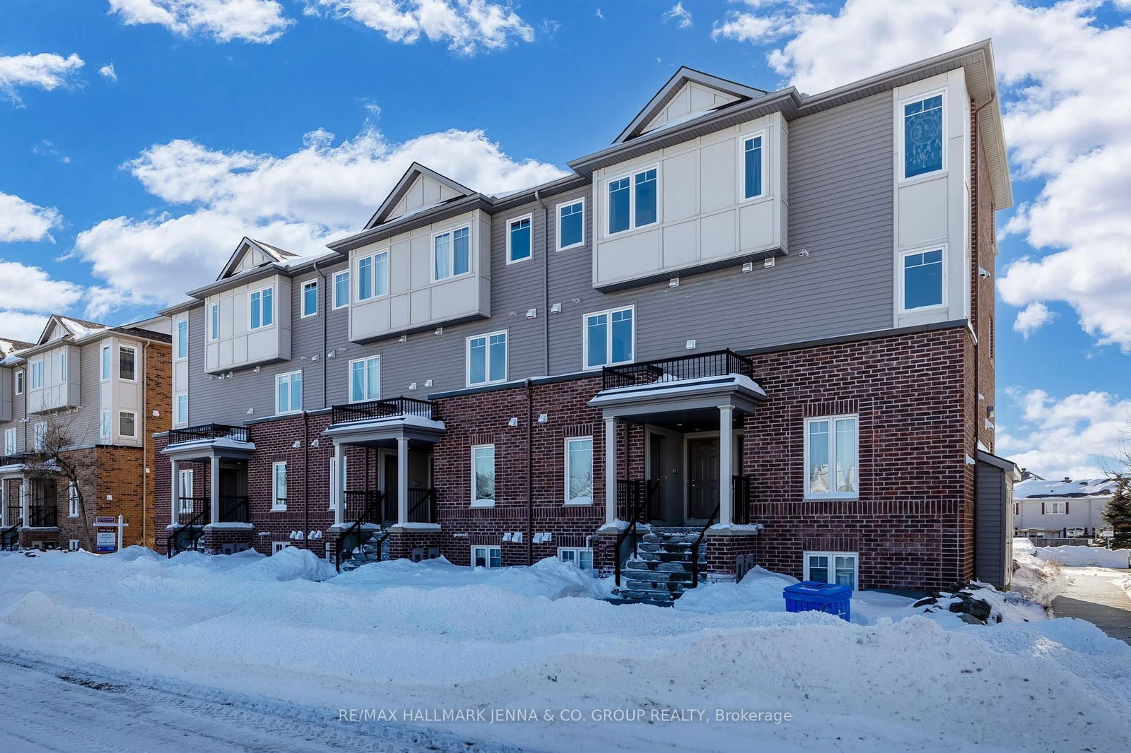 Townhouse sold at 2561 Longfields Road, Barrhaven, 7708 - Barrhaven - Stonebridge, K2J 0V1 - MLS: X11980593