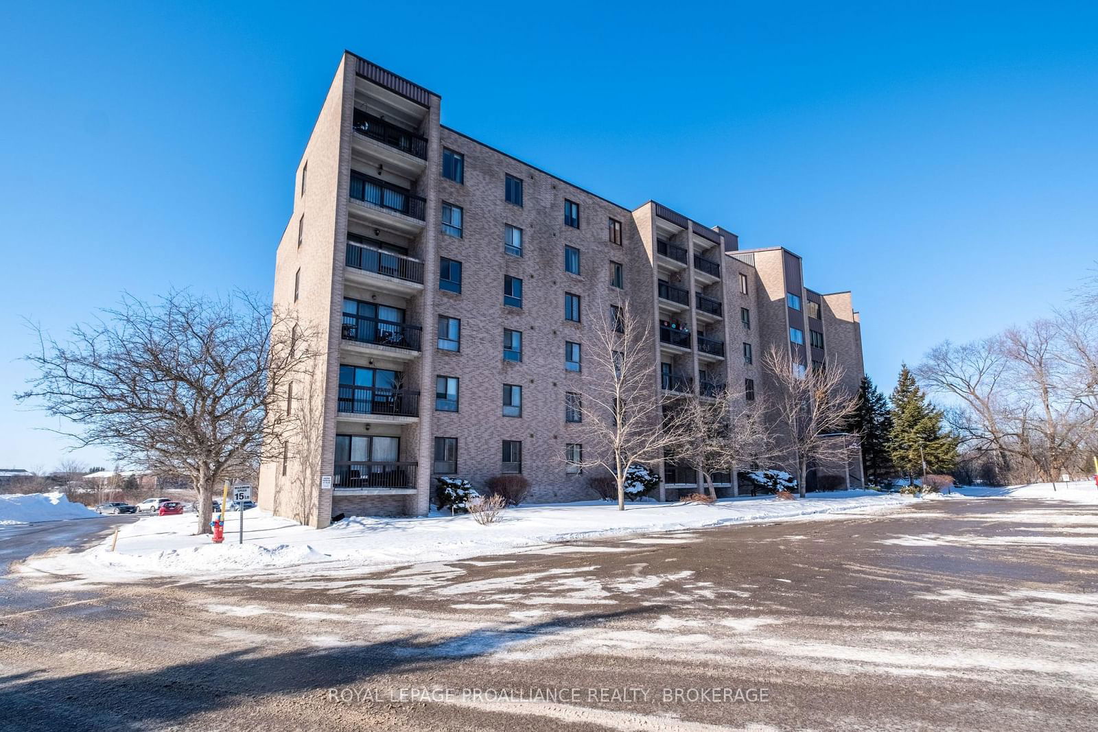 Condo for sale at 208-358 Queen Mary Road, Kingston, West of Sir John A. Blvd, K7M 7E8 - MLS: X11980686