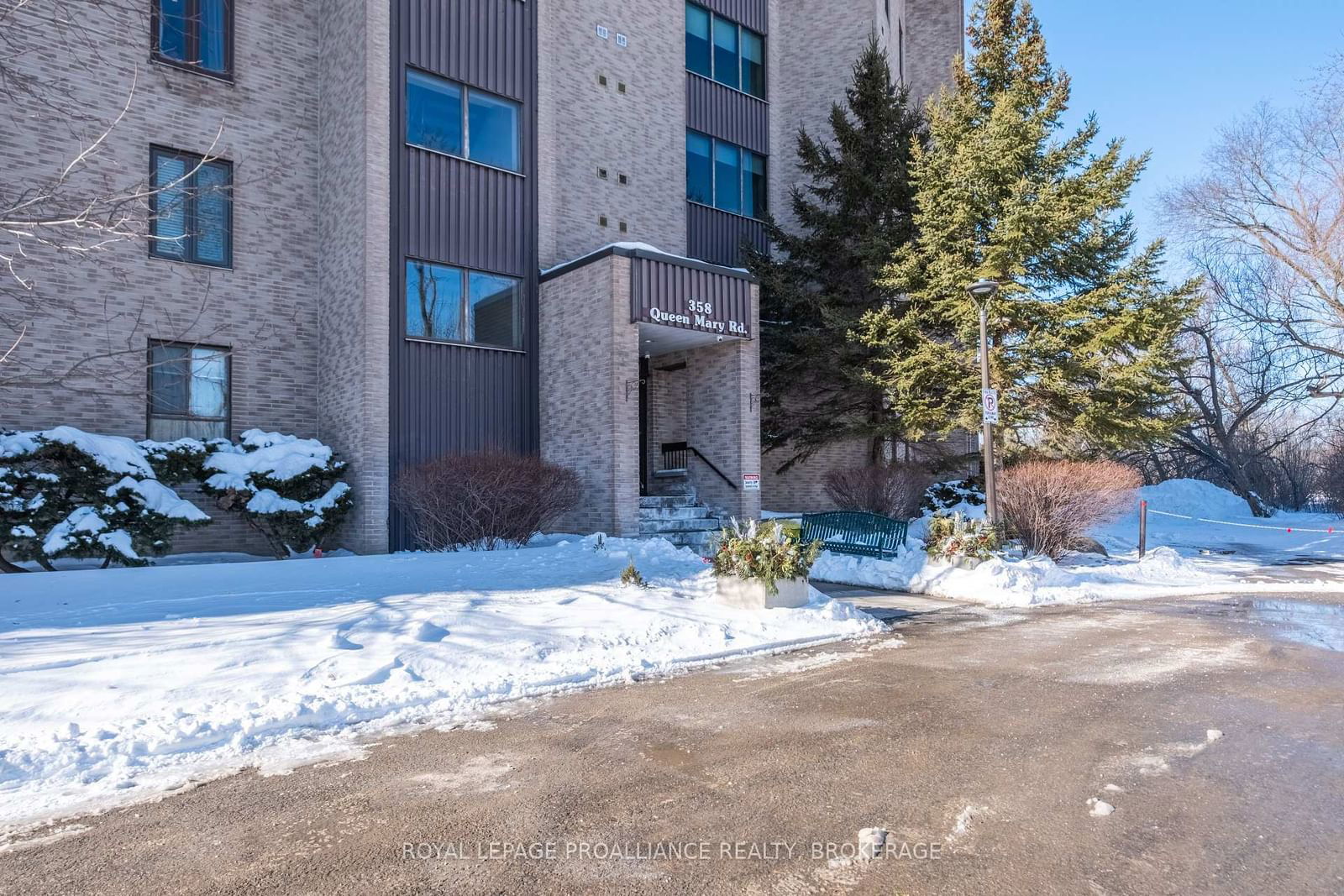 Condo for sale at 208-358 Queen Mary Road, Kingston, West of Sir John A. Blvd, K7M 7E8 - MLS: X11980686