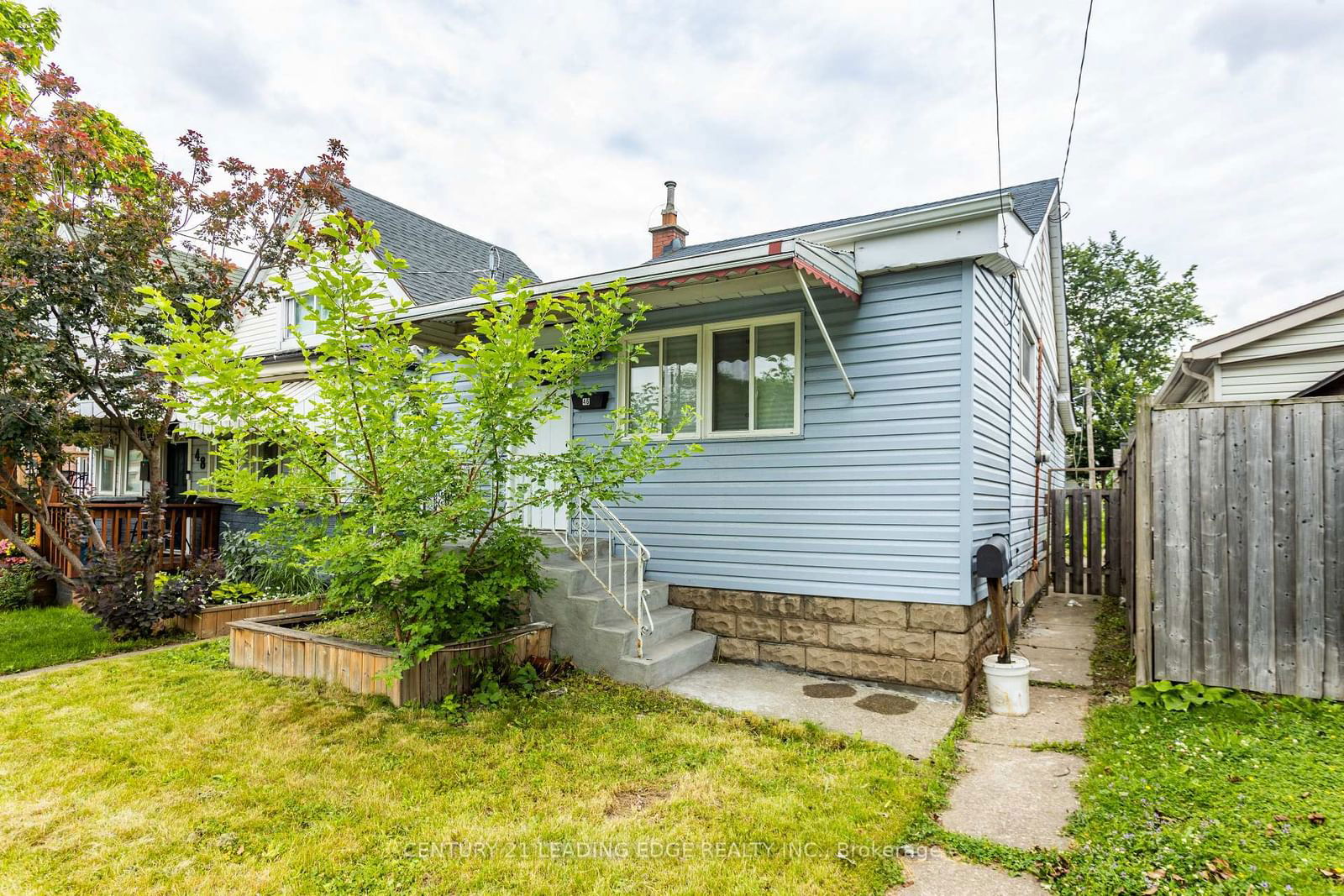 Detached House for sale at 46 Division Street, Hamilton, Homeside, L8H 4Z8 - MLS: X11980904