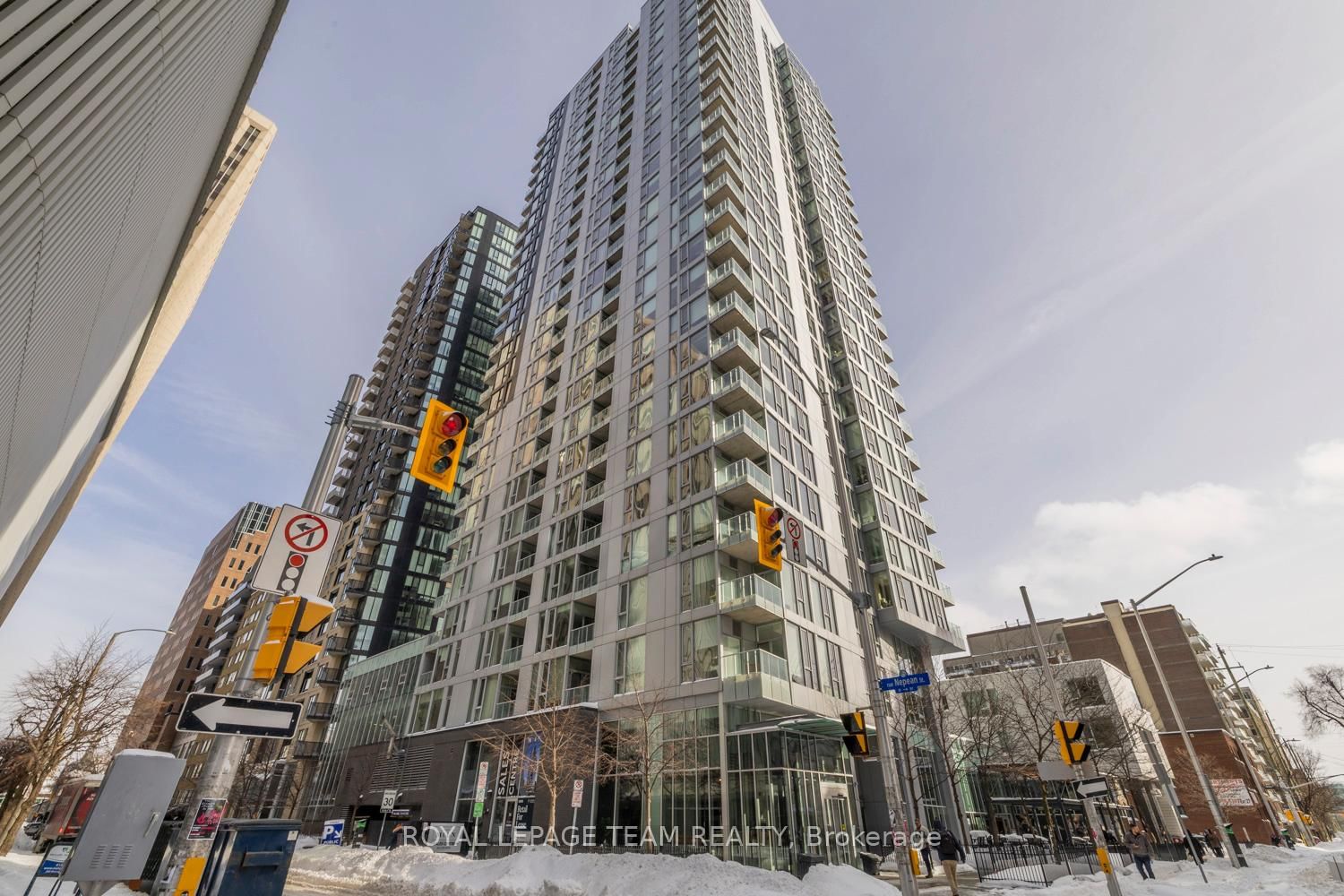 Condo sold at 906-179 Metcalfe Street, Ottawa Centre, 4102 - Ottawa Centre, K2P 1P7 - MLS: X11980907