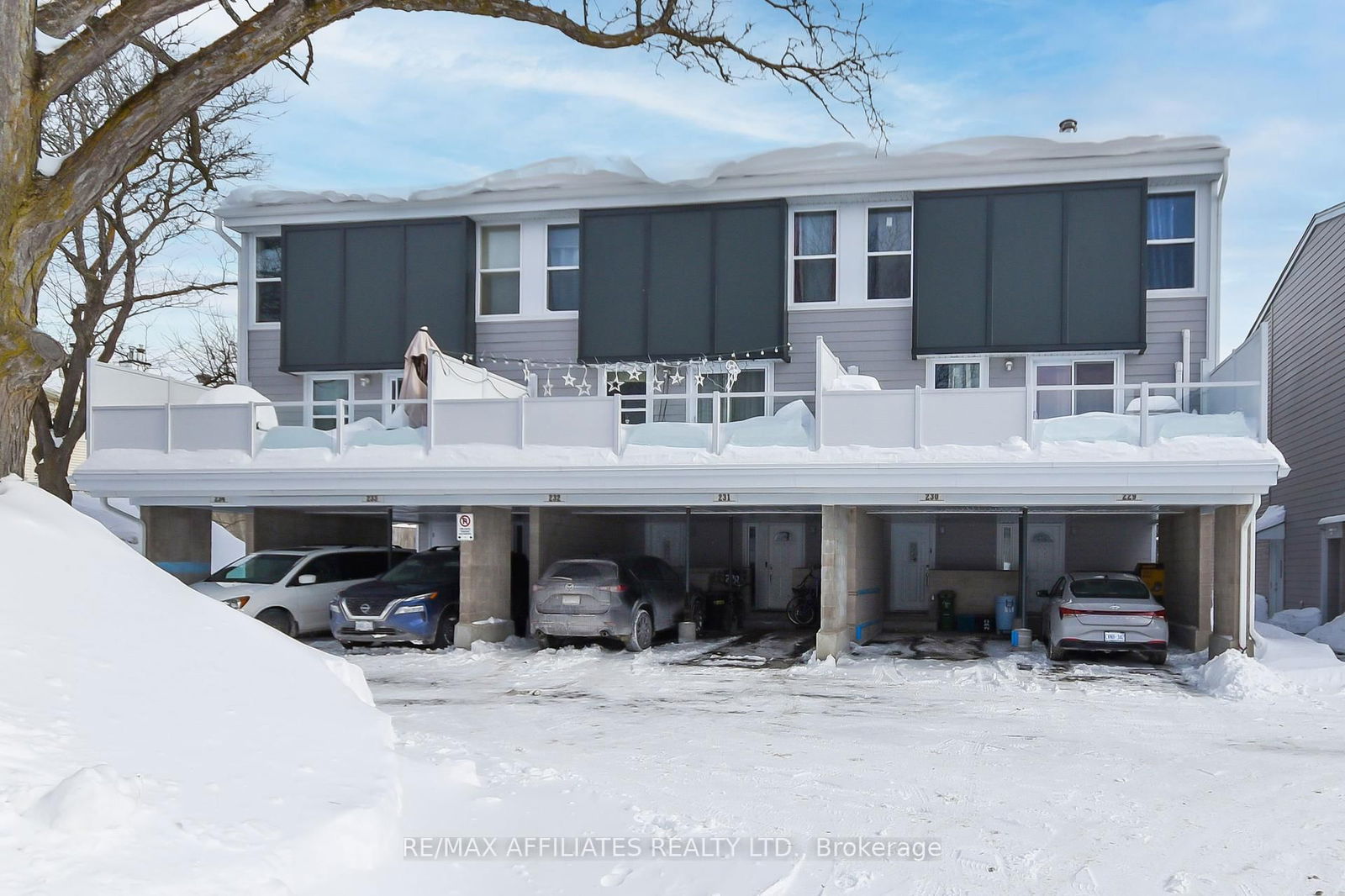 Townhouse sold at 230-3445 Uplands Drive, Ottawa, Hunt Club, K1V 9N6 - MLS: X11981456