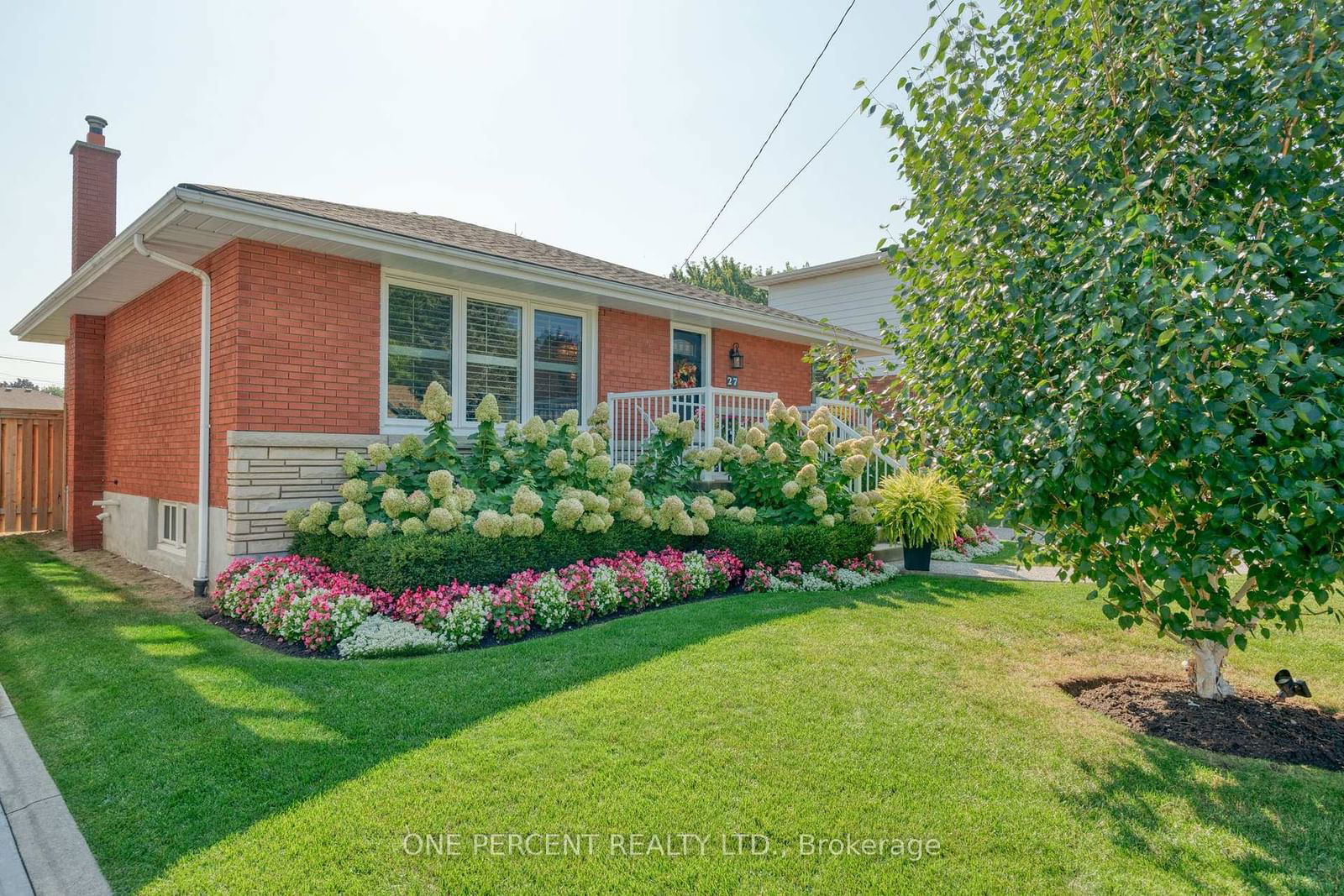 Detached House for sale at 27 Hoover Crescent, Hamilton, Balfour, L9A 3G9 - MLS: X11981466