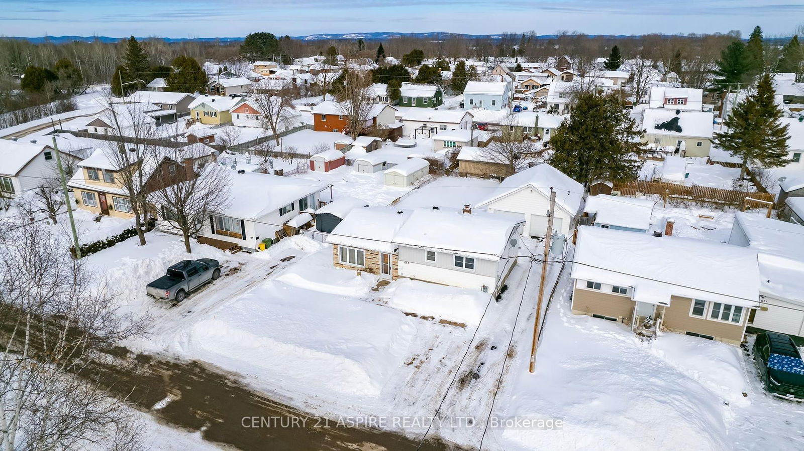 Detached House for sale at 653 Lorne Street, Laurentian Valley, 531 - Laurentian Valley, K8A 6T1 - MLS: X11981542