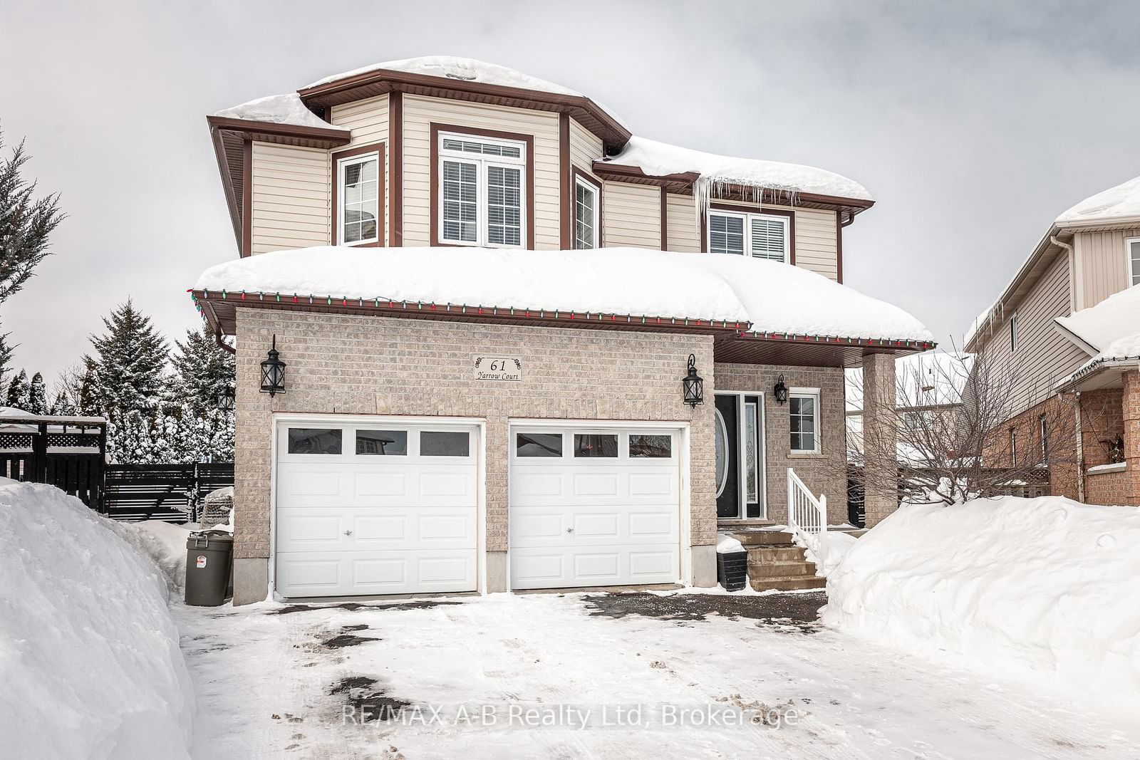 Detached House sold at 61 Yarrow Court, Kitchener, N2E 4C4 - MLS: X11981882