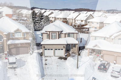 61 Yarrow Crt, Kitchener -  image-0-1