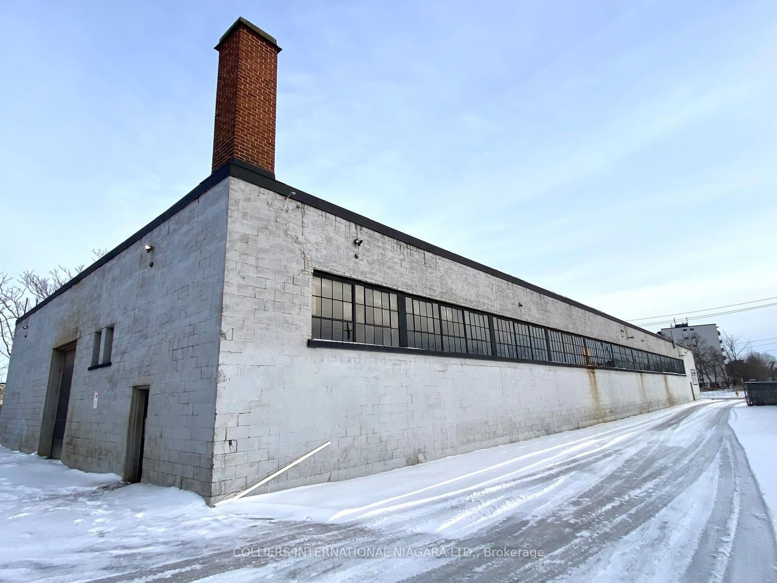 Industrial for sale at 19 Yale Crescent, St. Catharines, 450 - E. Chester, L2R 2Y6 - MLS: X11982033