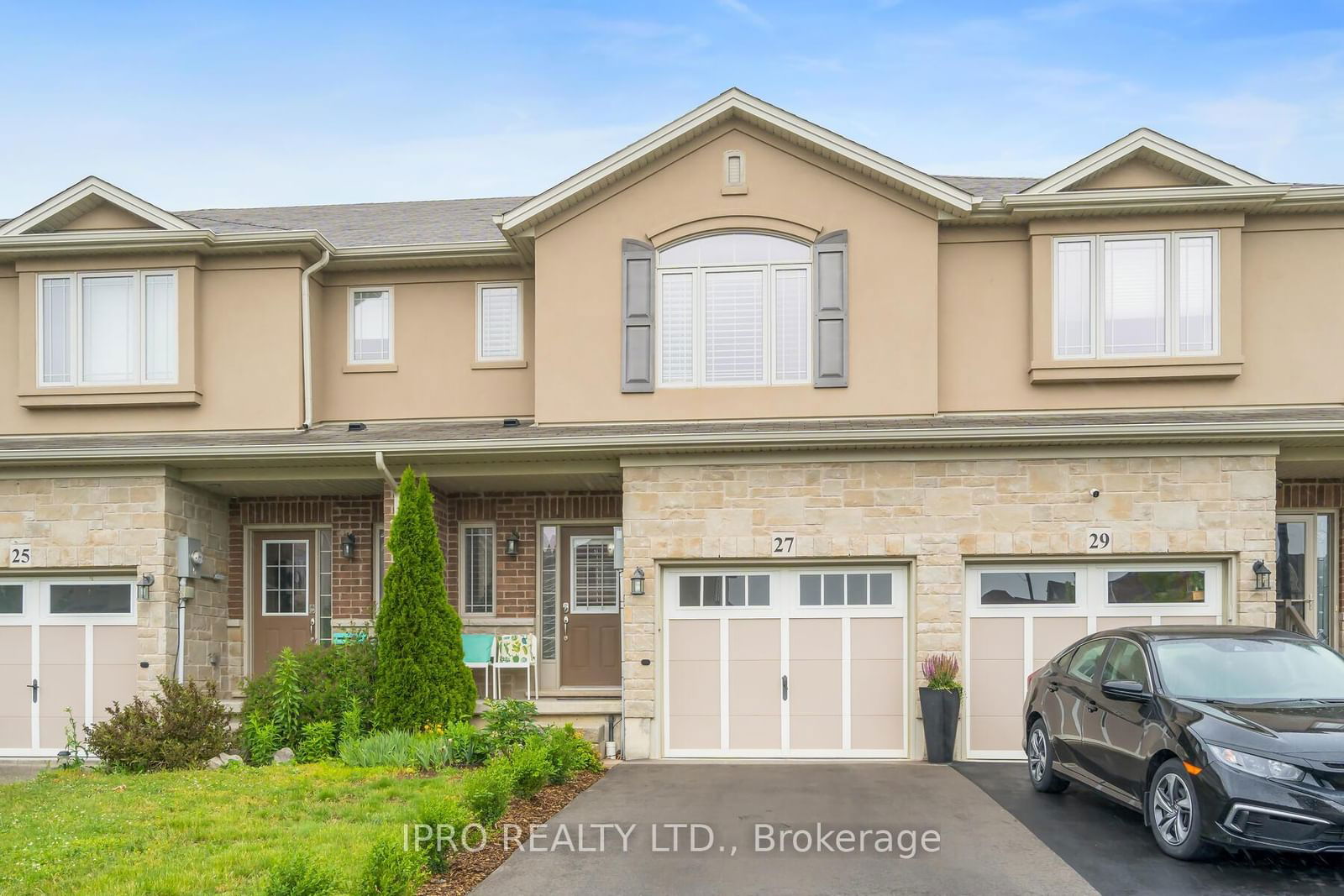 Townhouse leased at 27 Hitching Post Ridge, Hamilton, Binbrook, L0R 1C0 - MLS: X11982067