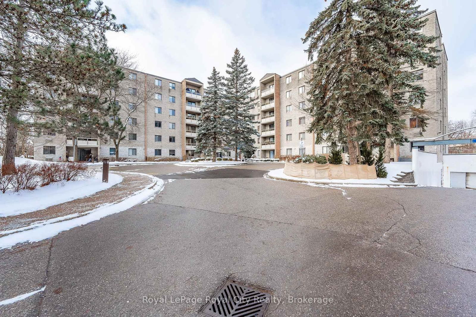 Condo for sale at 402-89 Westwood Road, Guelph, West Willow Woods, N1H 7J6 - MLS: X11982170