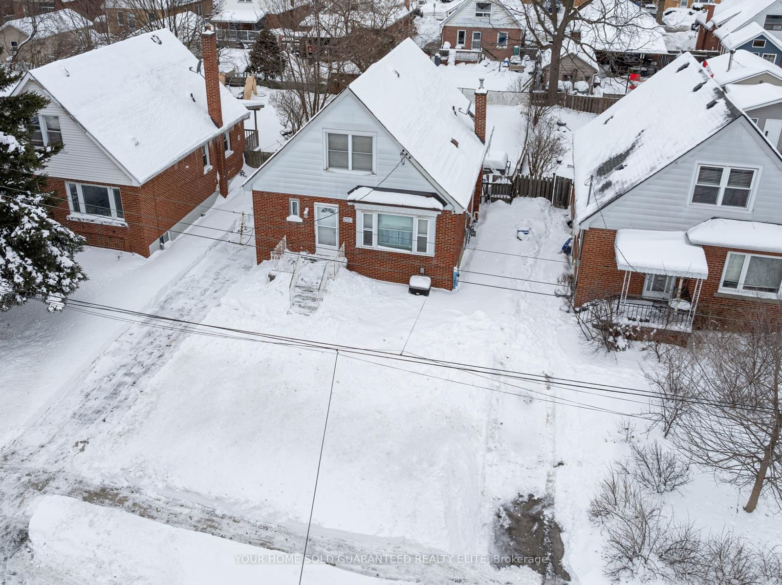 Detached House for sale at 220 Holmesdale Avenue, Hamilton, Glenview, L8K 3M7 - MLS: X11982349