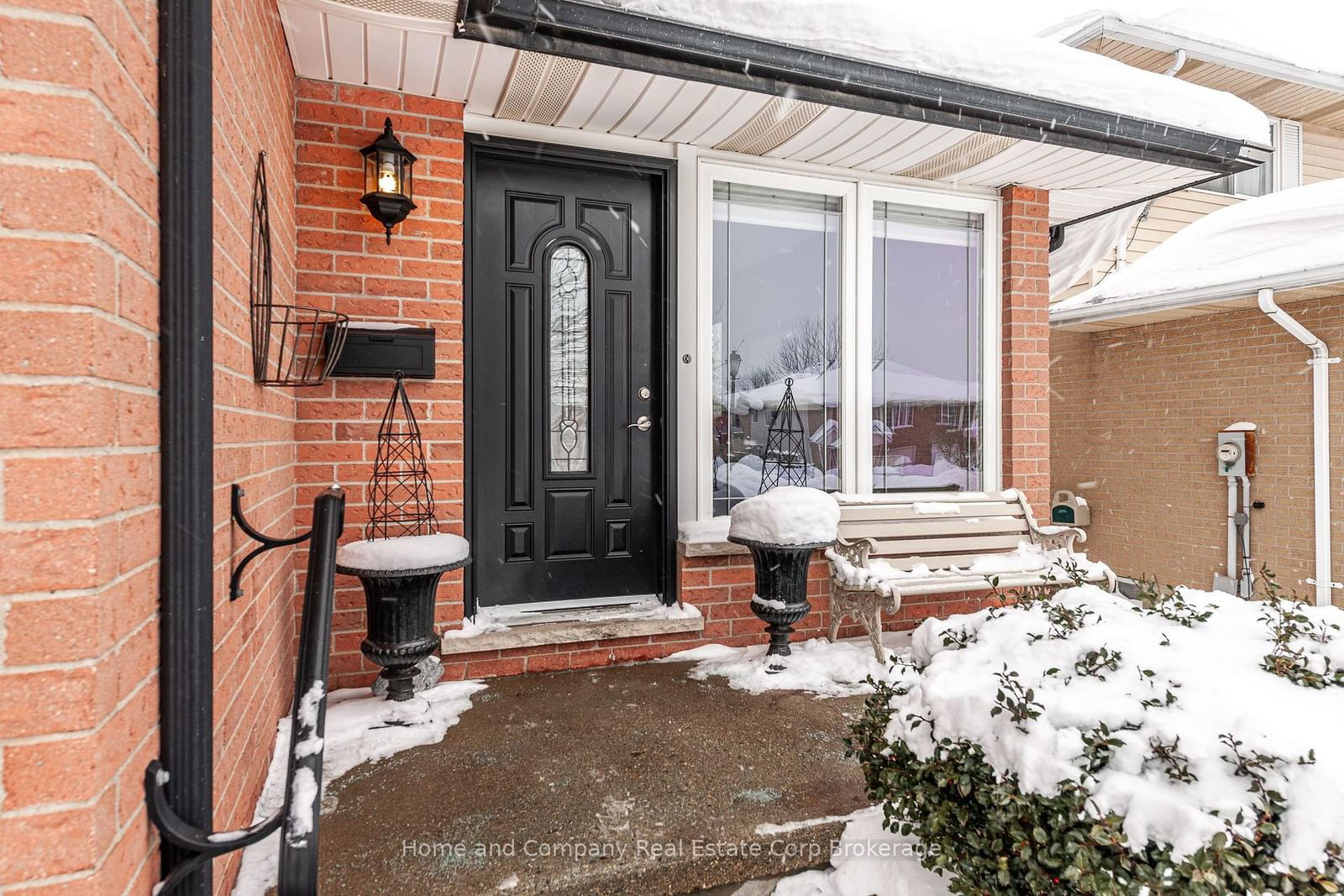 Semi-Detached House for sale at 592 Hibernia Street, Stratford, Stratford, N5A 7S9 - MLS: X11982375