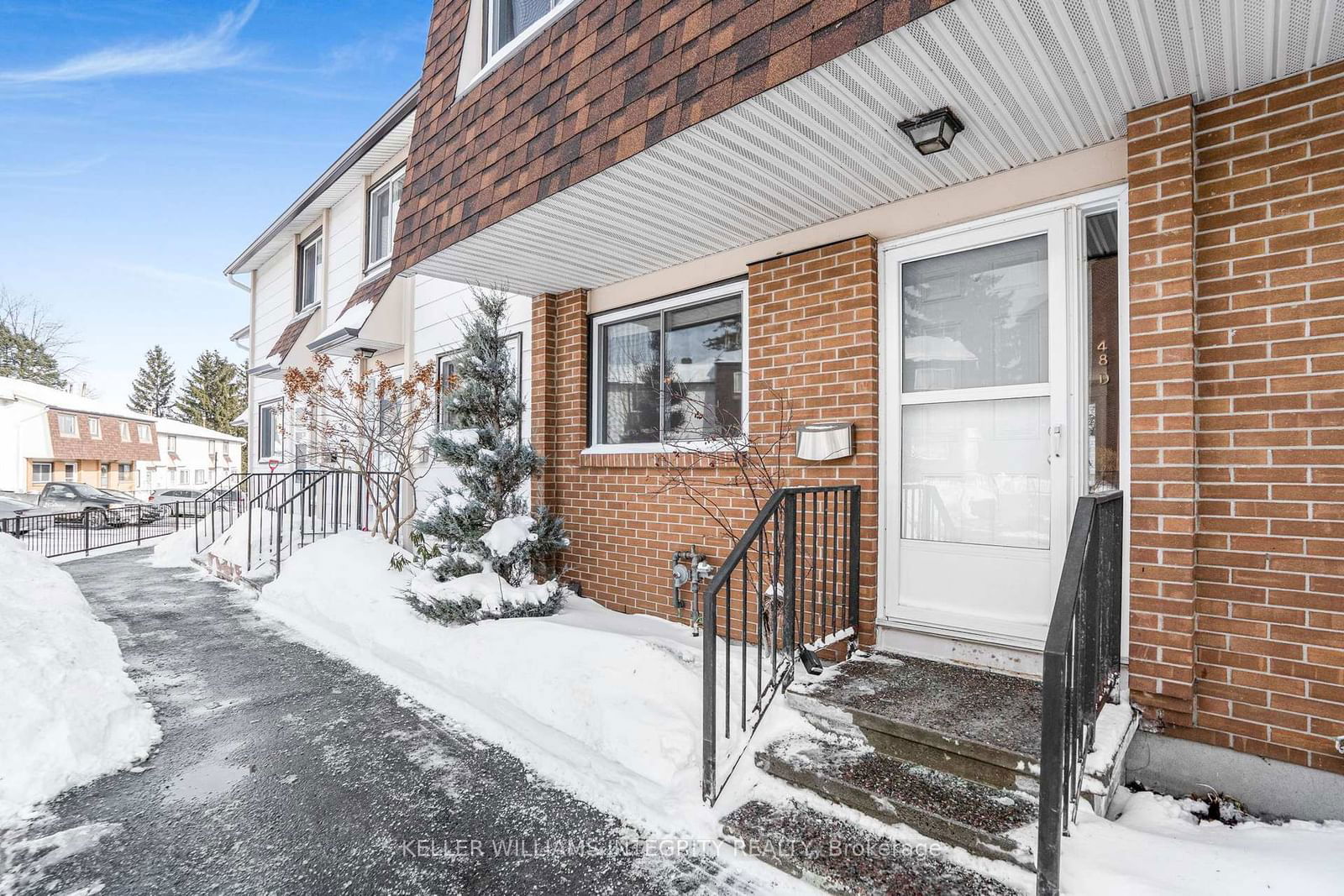 Townhouse sold at D-48 Sumac Street, Ottawa, Beacon Hill South, K1J 6P7 - MLS: X11982399