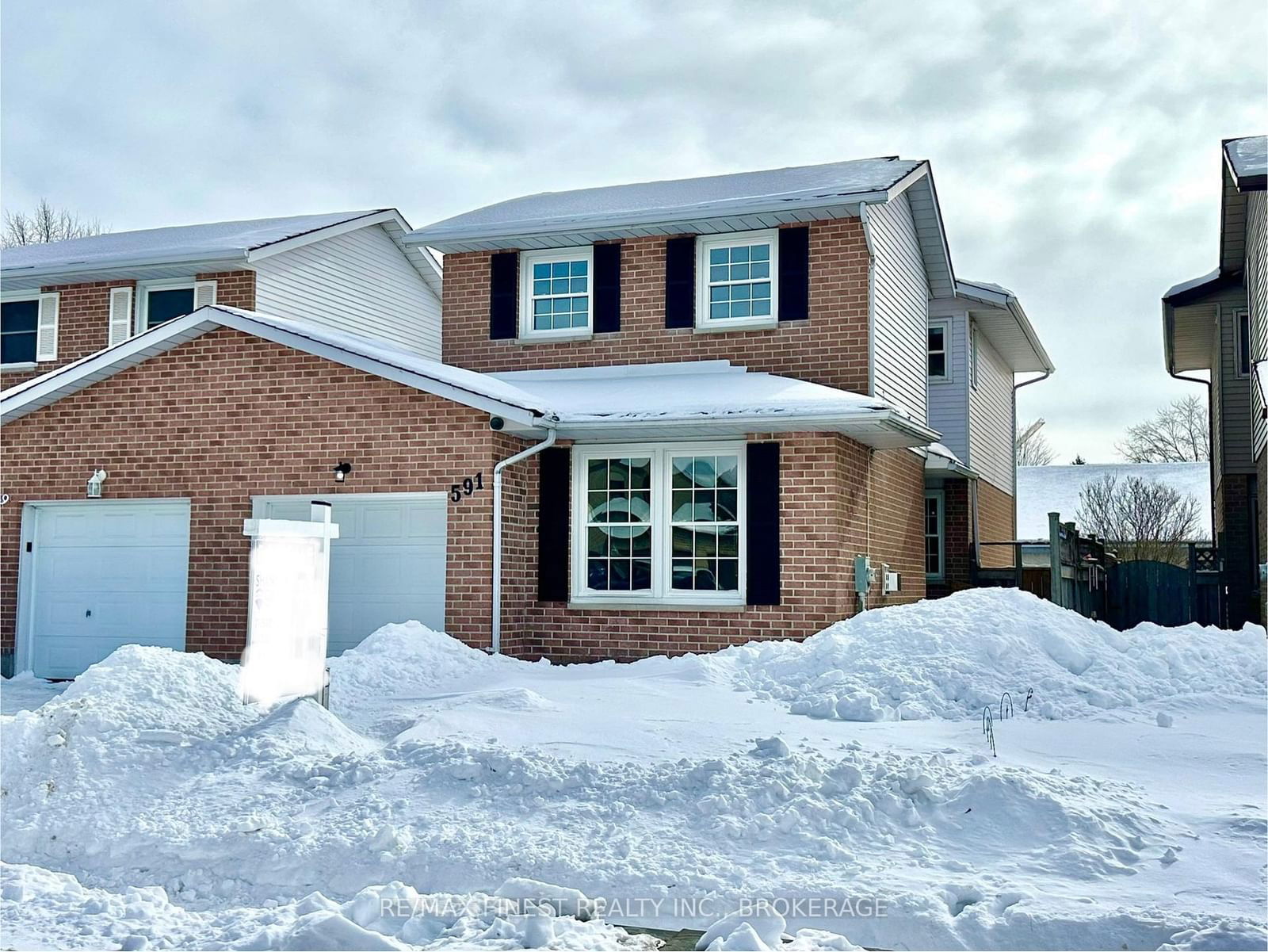 Detached House for sale at 591 DAVIS Drive, Kingston, East Gardiners Rd, K7M 7Y3 - MLS: X11982464