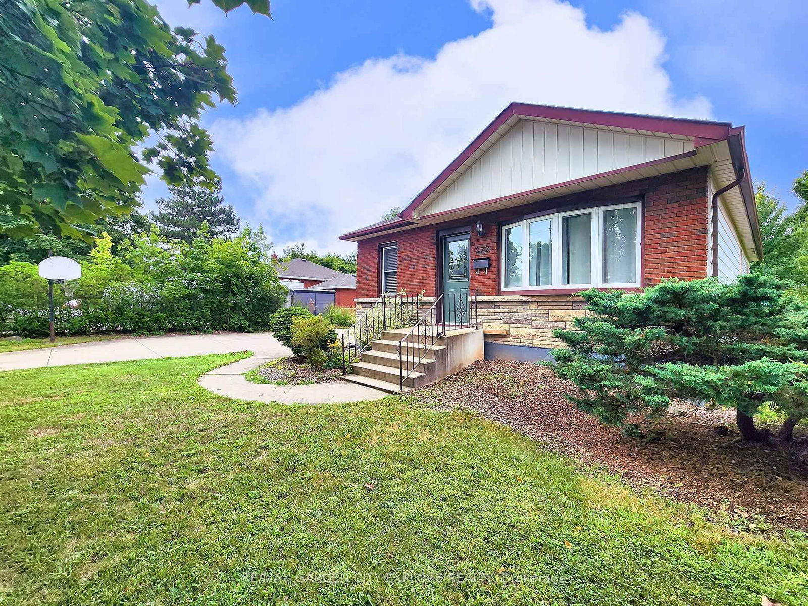 Detached House sold at 172 Glendale Avenue, St. Catharines, Glendale/Glenridge, L2T 2K3 - MLS: X11982497