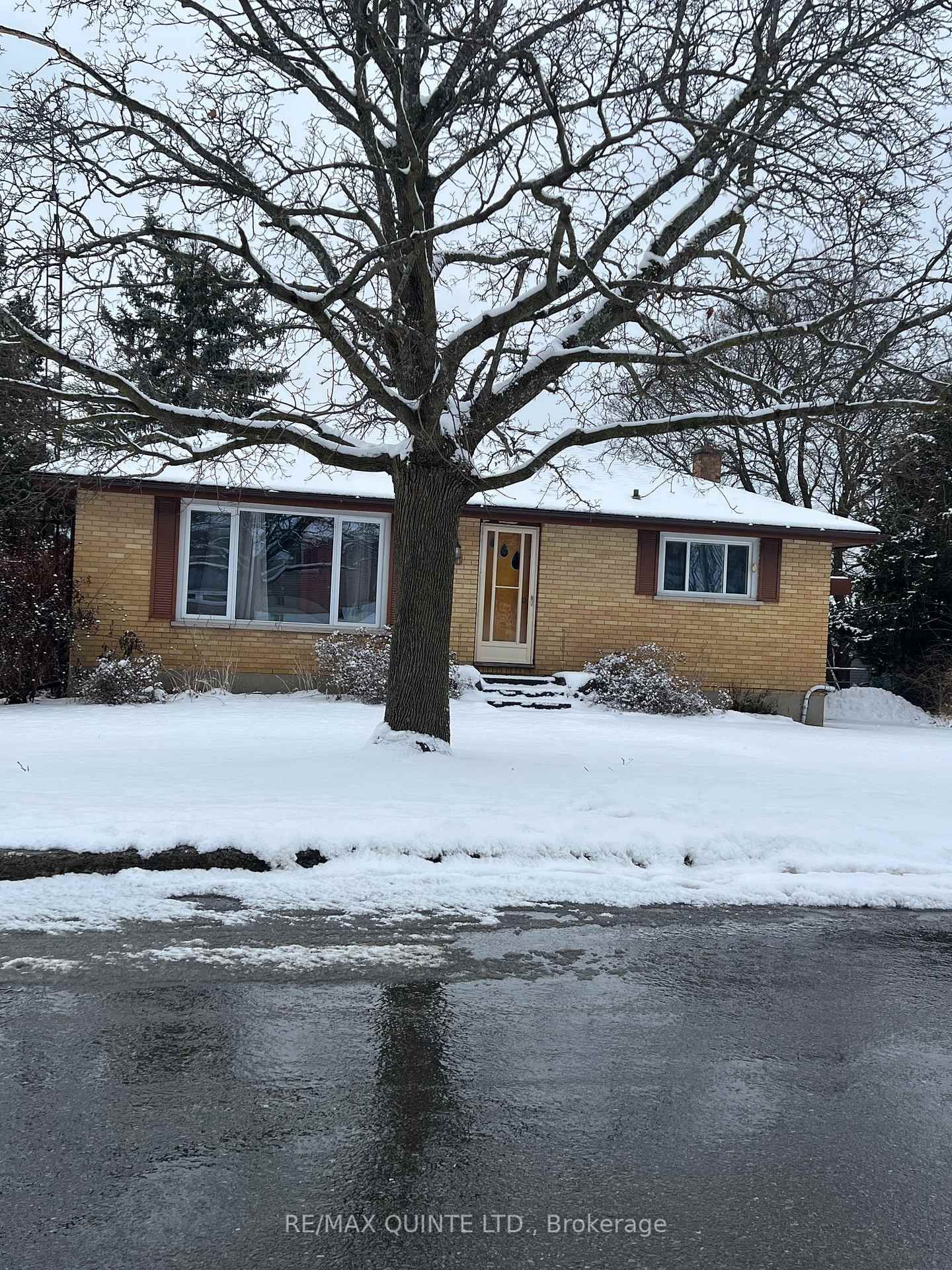 Detached House for sale at 10 Patrick Street, Quinte West, K8V 4B3 - MLS: X11982556