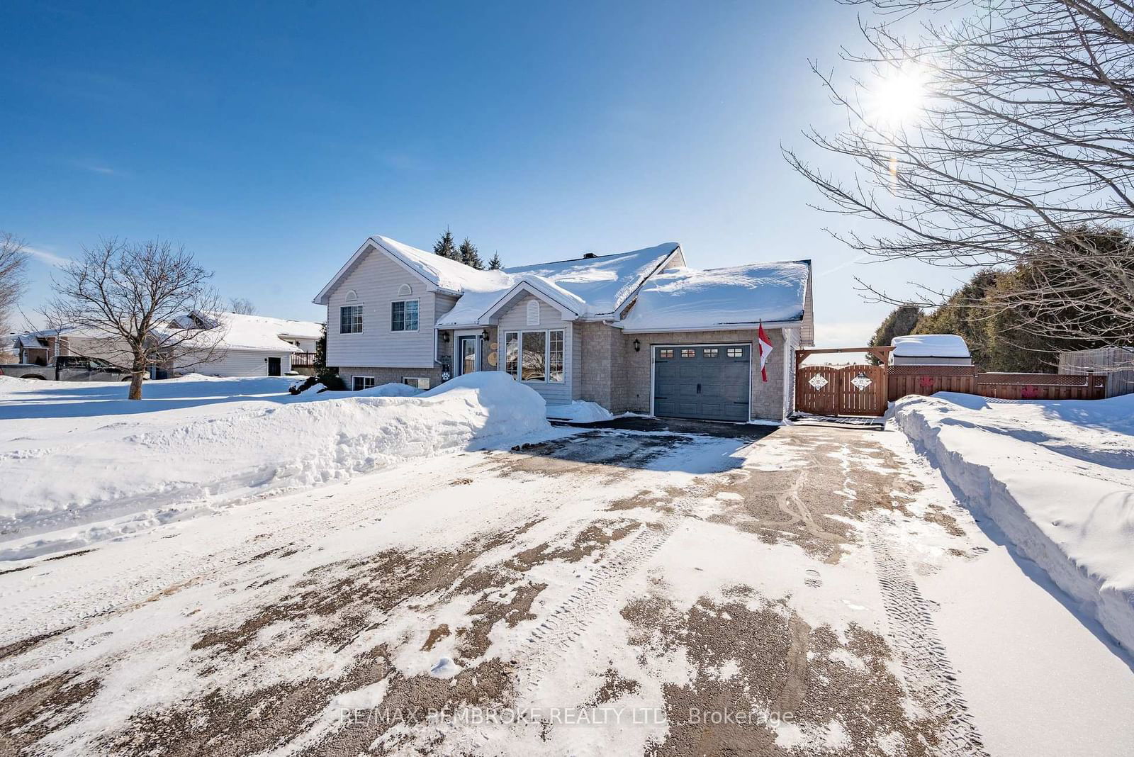 Building at 165 Pleasant View Drive, Laurentian Valley, 531 - Laurentian Valley