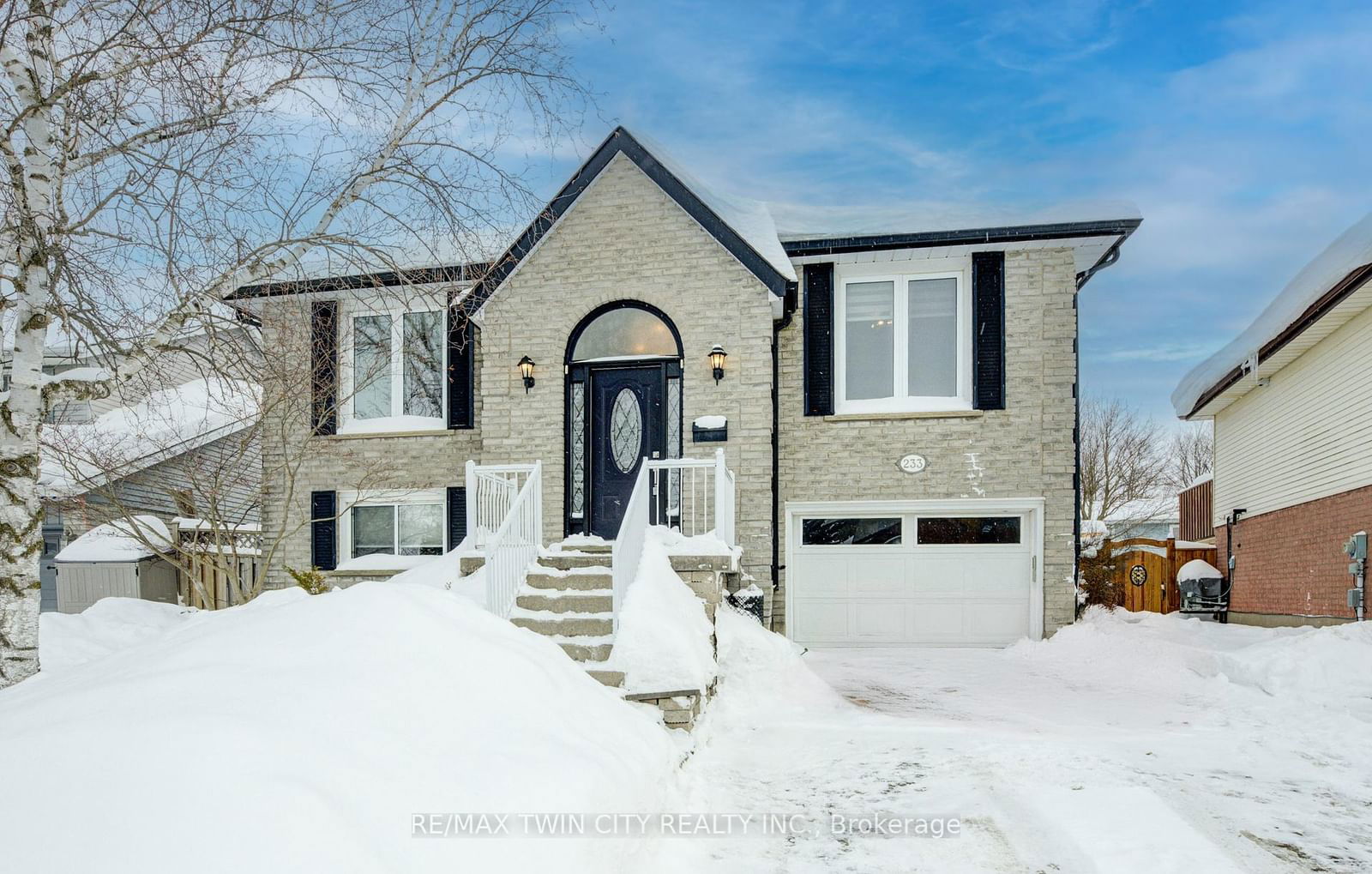 Detached House sold at 233 Blackwell Drive, Kitchener, N2N 2S6 - MLS: X11982781