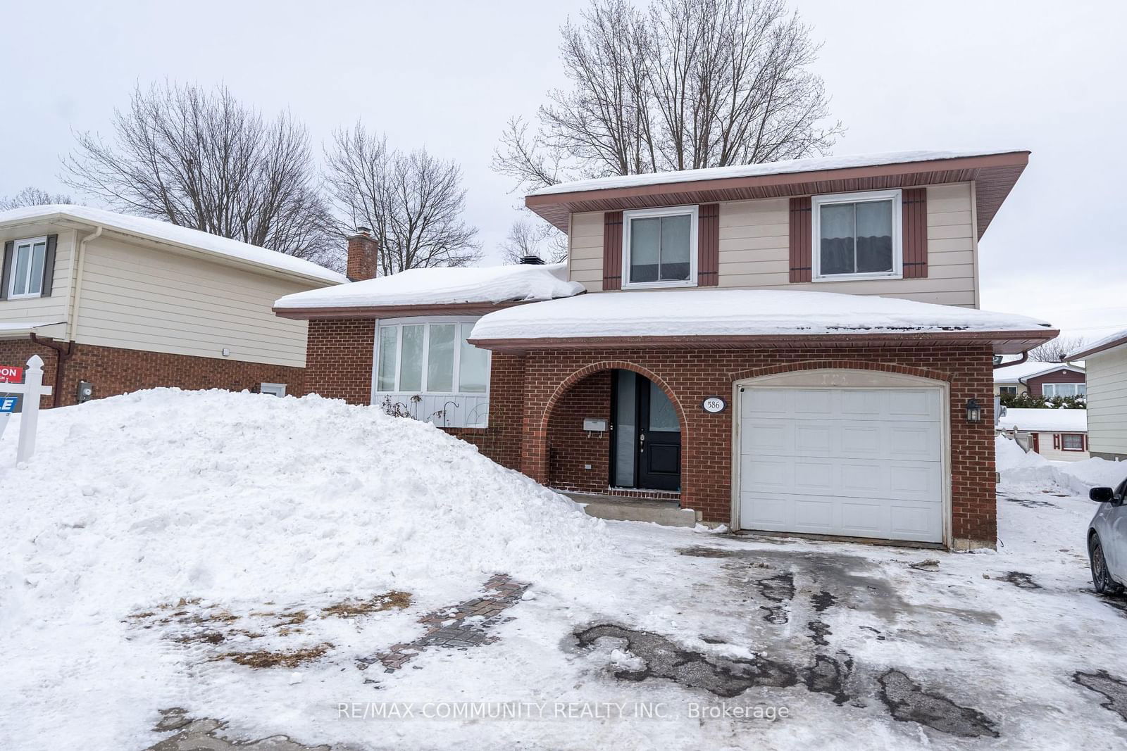 Detached House for sale at 586 Lynwood Drive, Cornwall, 717 - Cornwall, K6H 5X5 - MLS: X11982952