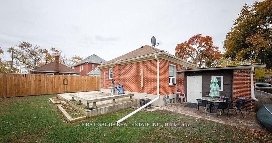 Detached House for sale at 422 Brioux Avenue, Peterborough, Otonabee, K9J 4G7 - MLS: X11983093