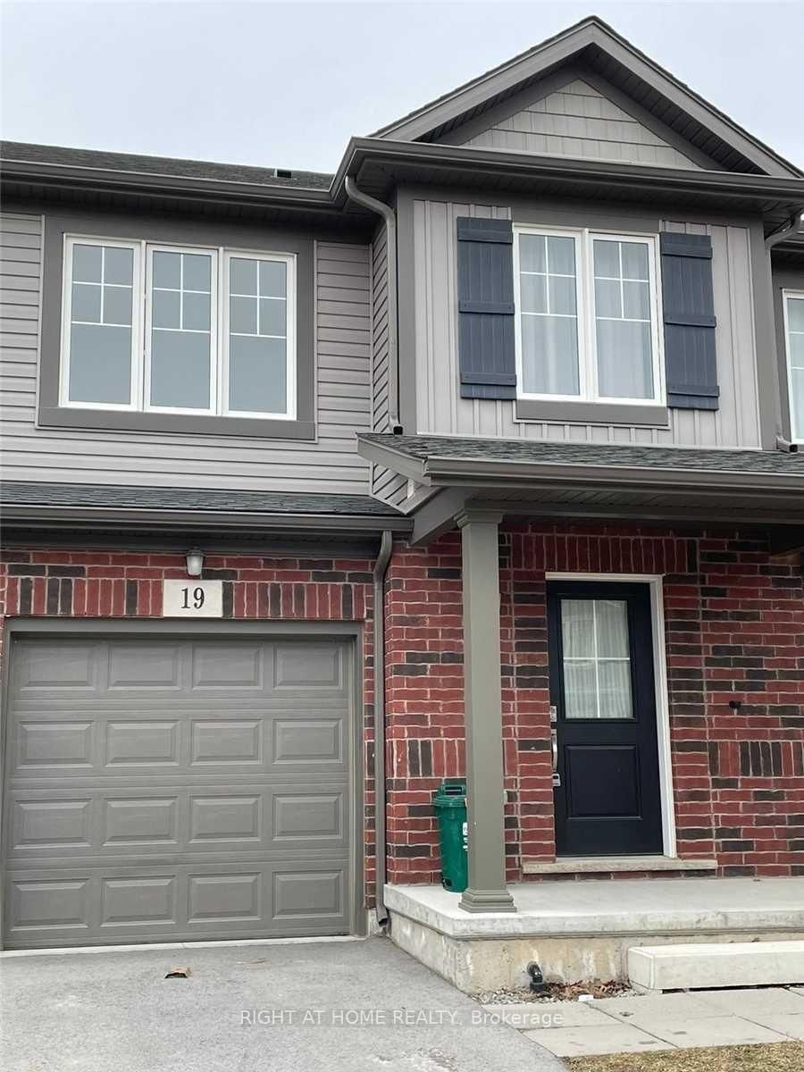 Townhouse for lease at 19 Damude Avenue, Thorold, L2V 0G6 - MLS: X11983363