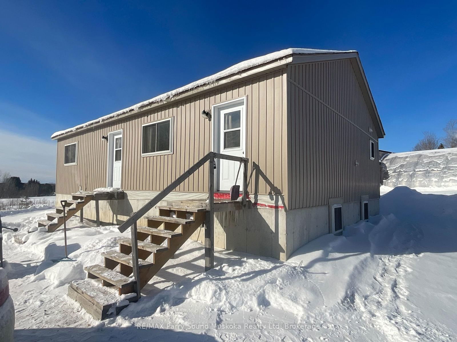 Building at 791 Clear Lake Road, Parry Sound Remote Area, Arnstein