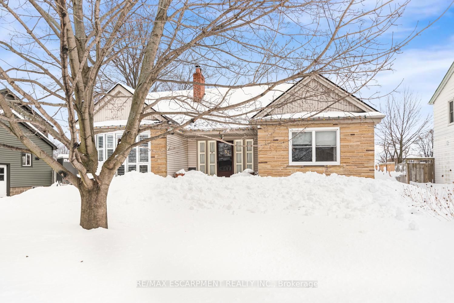 Semi-Detached House for sale at 34 Norwich Road, Hamilton, Stoney Creek, L8E 1Z8 - MLS: X11983838