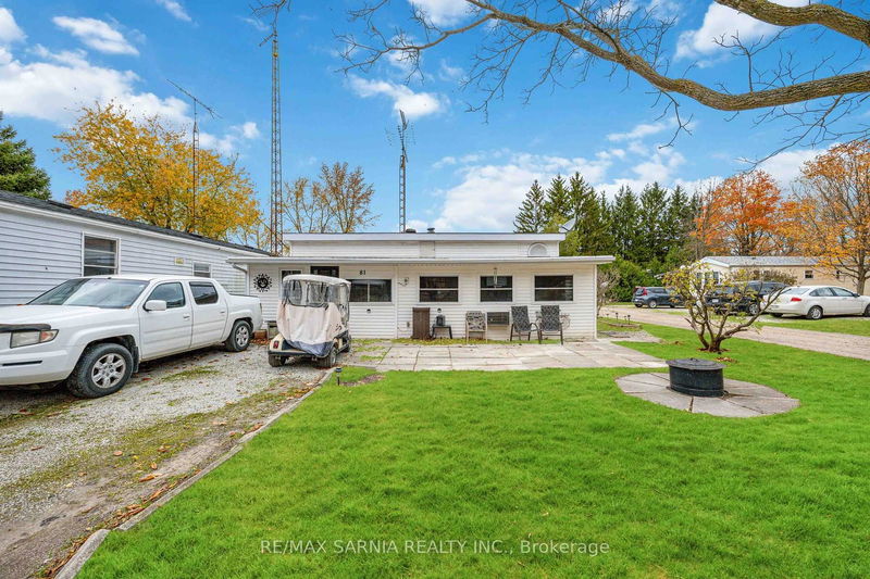 Unit A81 — 4895 Lakeshore Rd, Plympton-Wyoming - Plympton Wyoming image-0-0