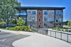 Condo sold at 302-212 Lakeport Road, St. Catharines, L2N 4R5 - MLS: X11984483