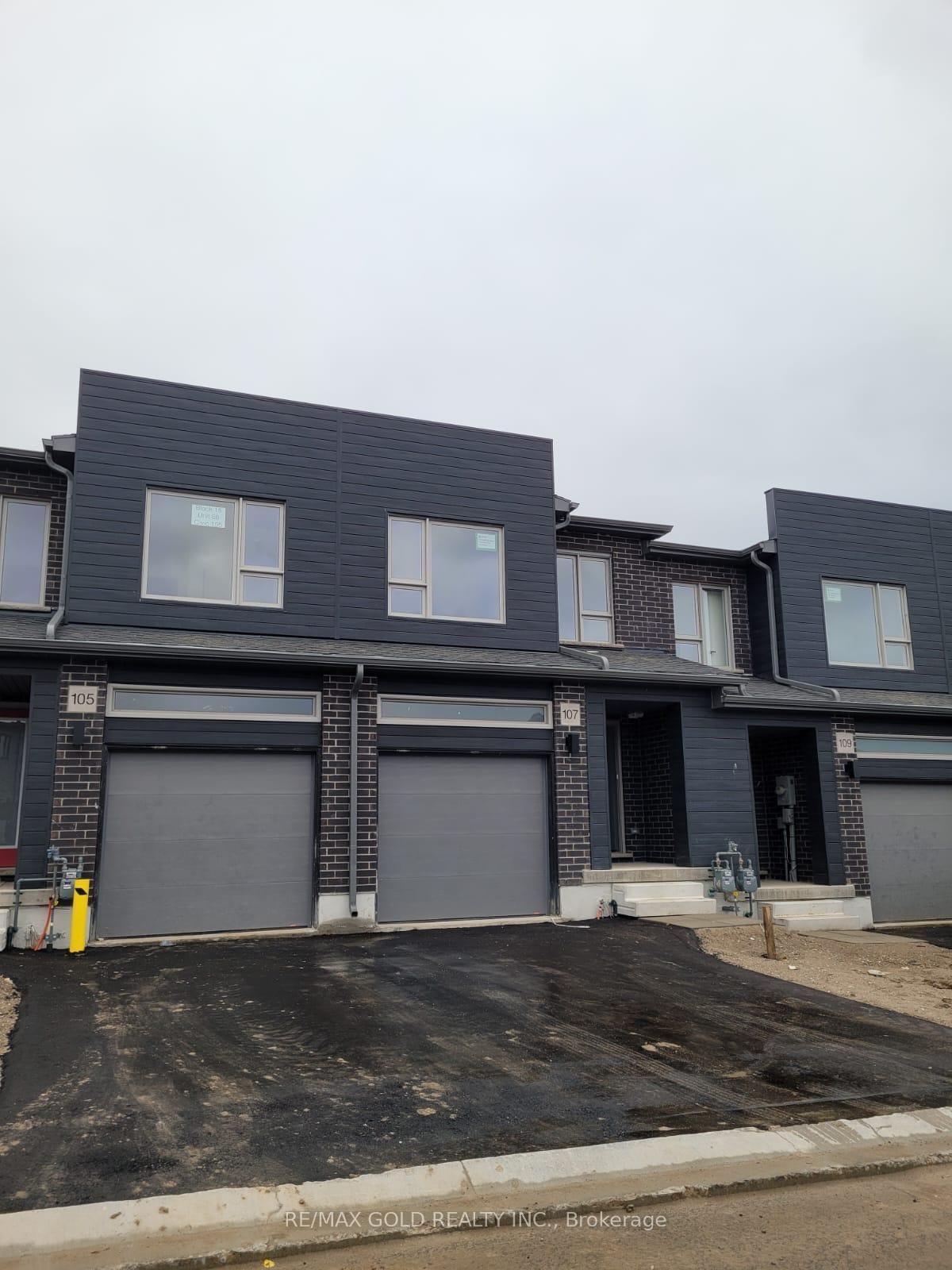 Townhouse for lease at 107 PONY Way, Kitchener, N2R 0R8 - MLS: X11984514