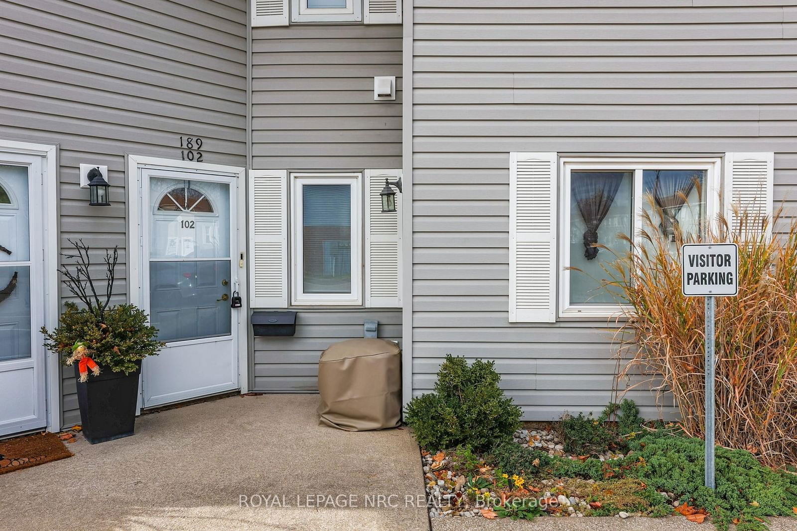 Townhouse for sale at 102-189 Dorchester Boulevard, St. Catharines, 444 - Carlton/Bunting, L2M 7V8 - MLS: X11984778