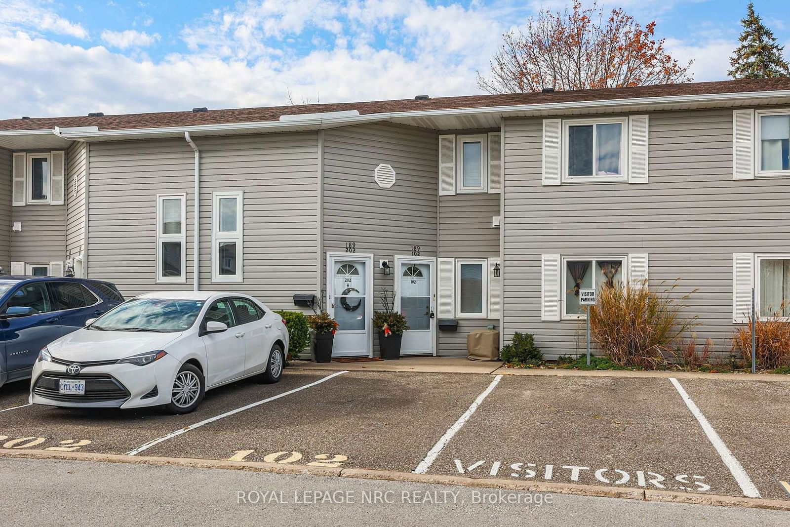 Townhouse for sale at 102-189 Dorchester Boulevard, St. Catharines, 444 - Carlton/Bunting, L2M 7V8 - MLS: X11984778