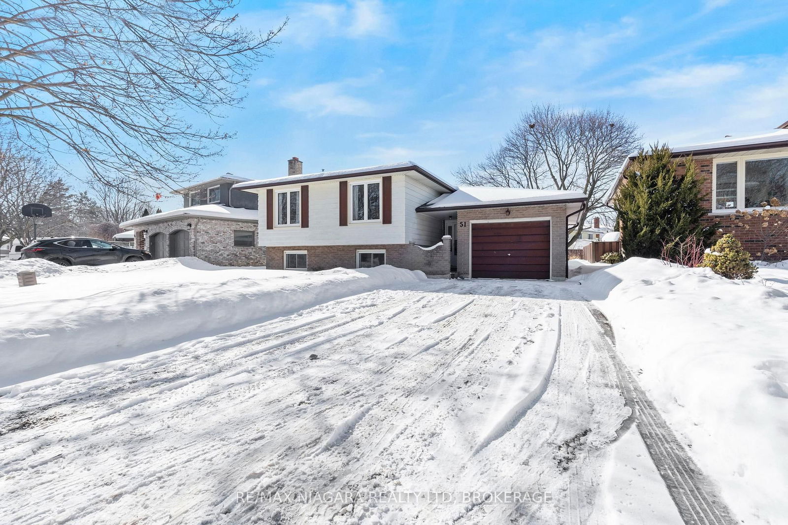 Detached House for sale at 51 Royal Oak Drive, St. Catharines, 439 - Martindale Pond, L2N 6K4 - MLS: X11984853