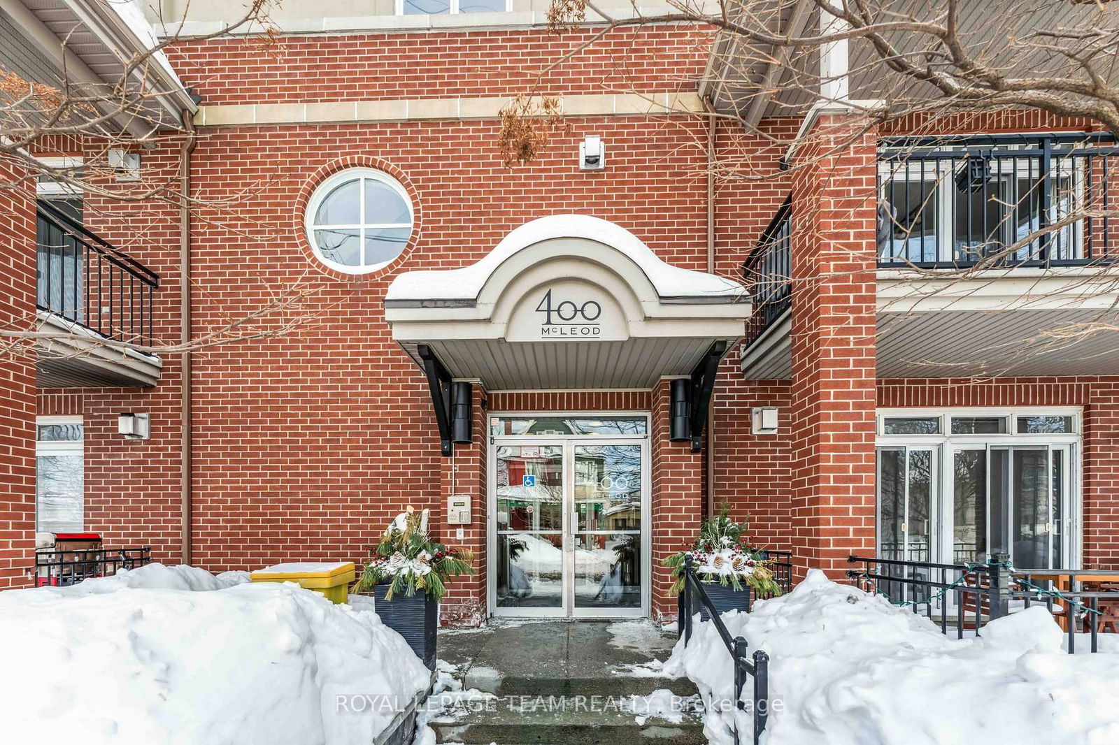 Condo sold at 302-400 McLeod Street, Ottawa, Ottawa Centre, K2P 1A6 - MLS: X11984947